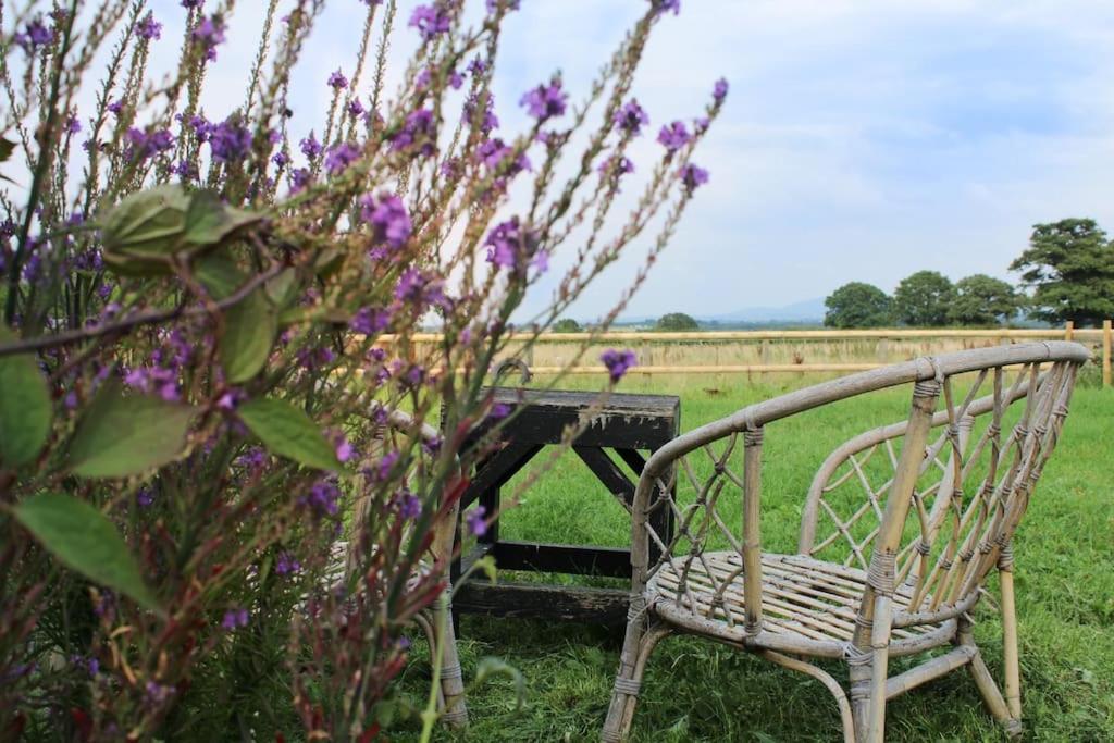 The Shepherds Hut Shrewsbury Extérieur photo